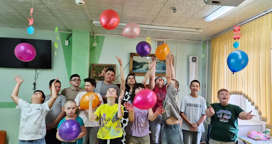 «Сказка начинается»: в оздоровительном лагере дневного пребывания для детей с ОВЗ «Апельсин» Канашского КЦСОН торжественно открыли летнюю смену