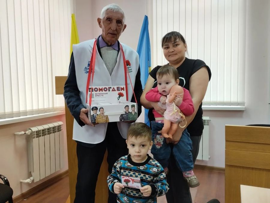 Участие многодетной мамы в акции «Красная гвоздика»
