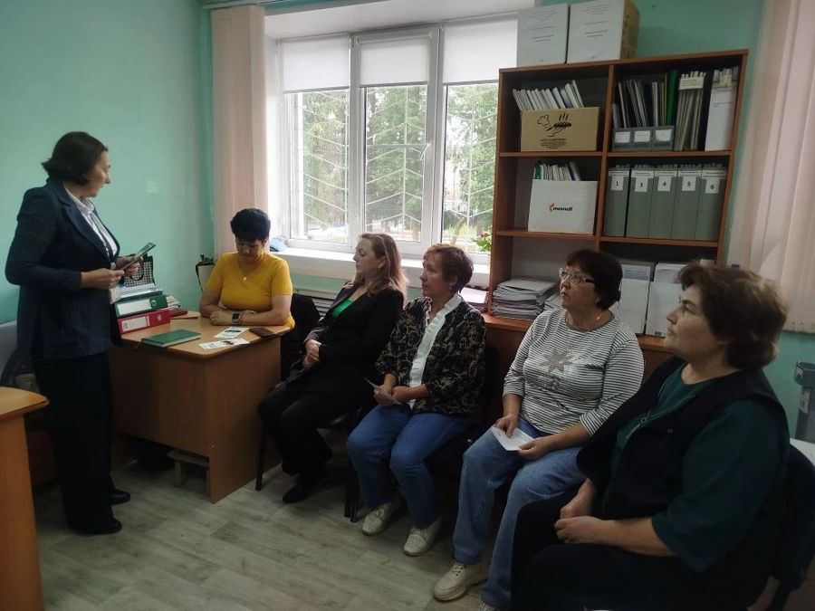 В Красноармейском муниципальном округе сотрудники соцобслуживания научились защищать свои финансы от мошенников