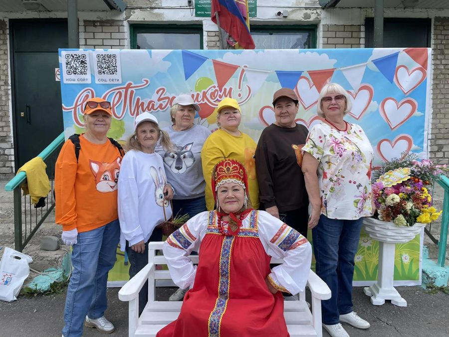Когда сказка оживает: «серебряные» волонтеры подарили праздник малышам из «Колокольчика»
