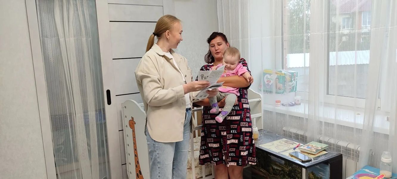 В Канашском комплексном центре социального обслуживания населения провели профилактические рейды по семьям