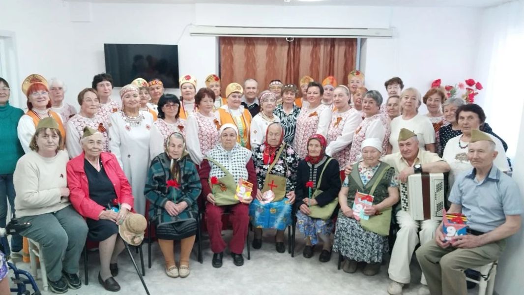 «Крепкая семья»: Праздничный концерт ко Дню Победы в Цивильском ЦСОН.