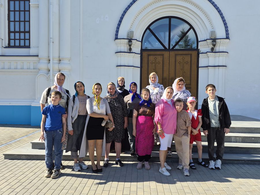 Духовное путешествие: экскурсия в Тихвинский монастырь
