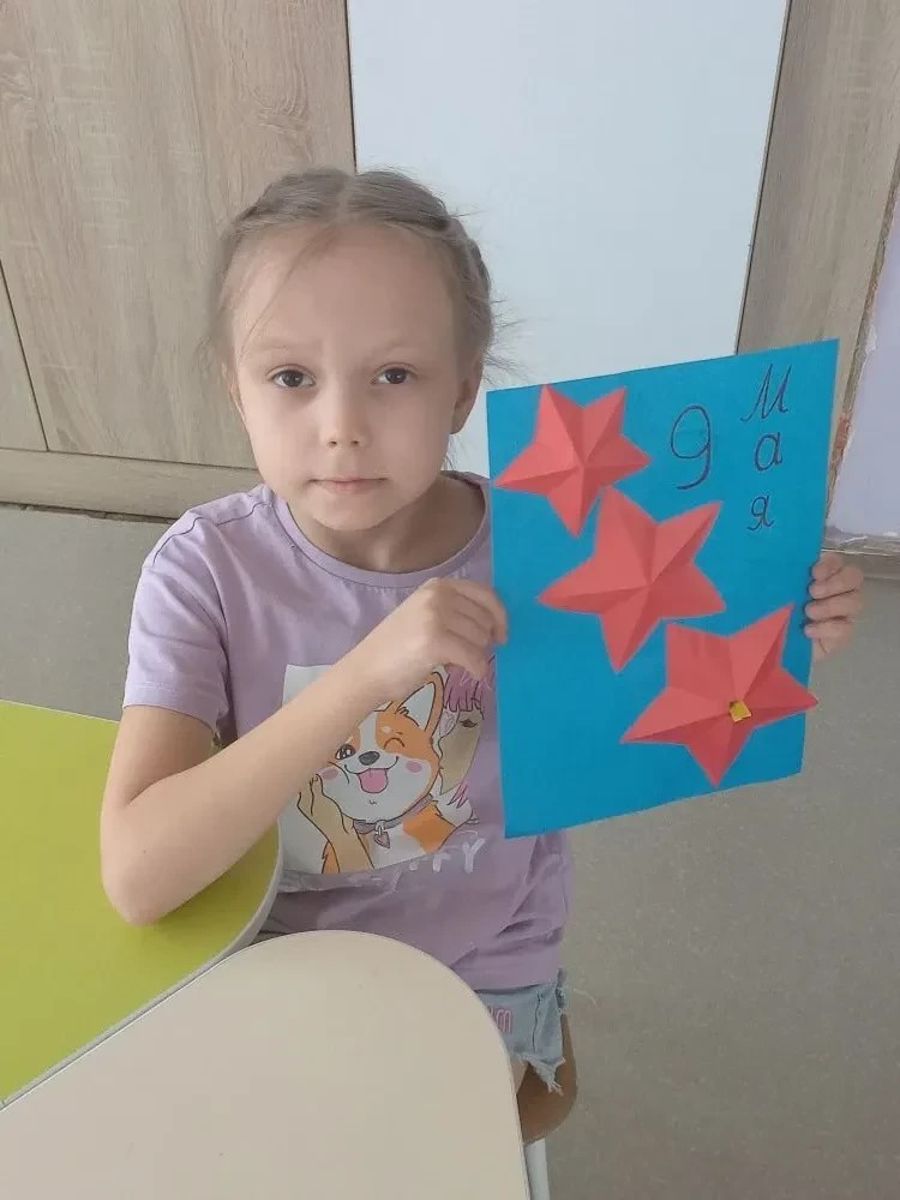 Подготовка стенда к 9 мая