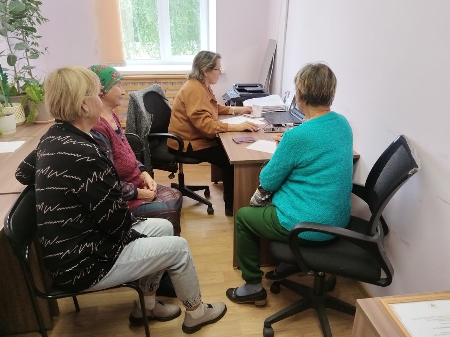 В Ядринском КЦСОН помогают осваивать цифровое пространство