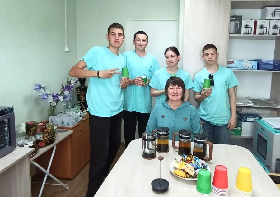 От листа до чашки: Мастер-класс от серебряного наставника по ферментации вишневого листа в чайной мастерской «ЧайОк»