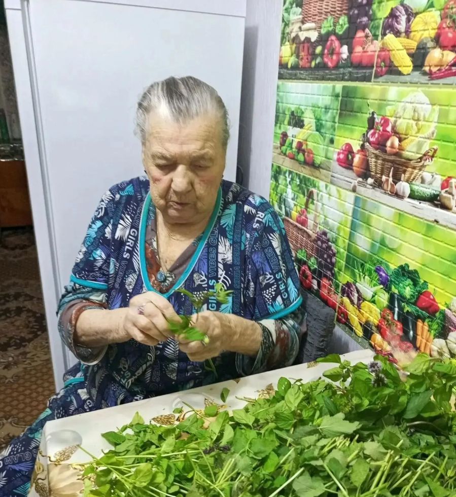 94 года — не помеха для добрых дел: Антонина Исаева помогает фронту