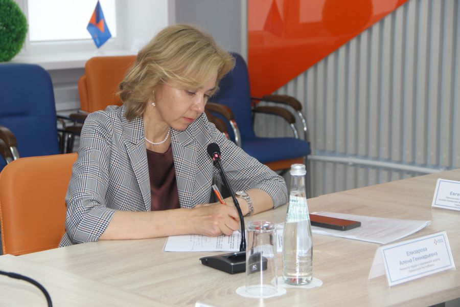 Алена Елизарова организовала рабочее совещание с сотрудниками кадровых центров «Работа России» по вопросам поддержки участников СВО при открытии своего дела