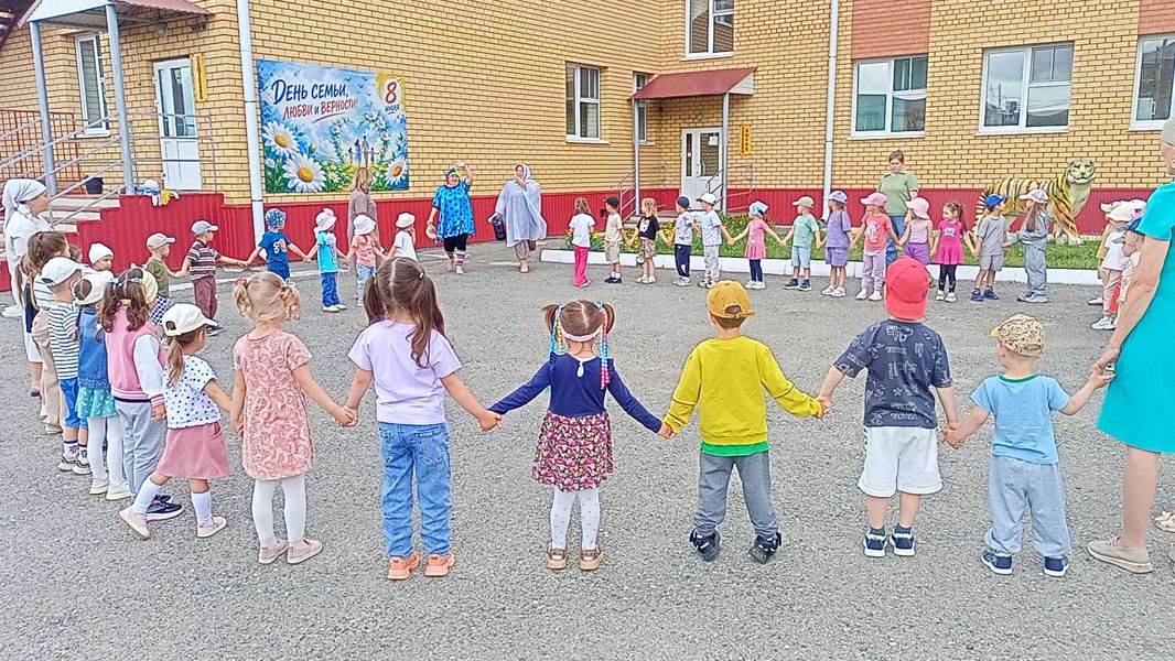 В детском саду «Радуга» состоялся праздник «Планета детства»