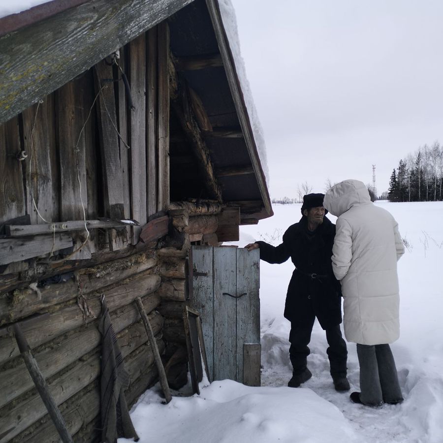 Сотрудники Красноармейского ЦСОН оказали помощь в устройстве в Республиканский центр социальной адаптации