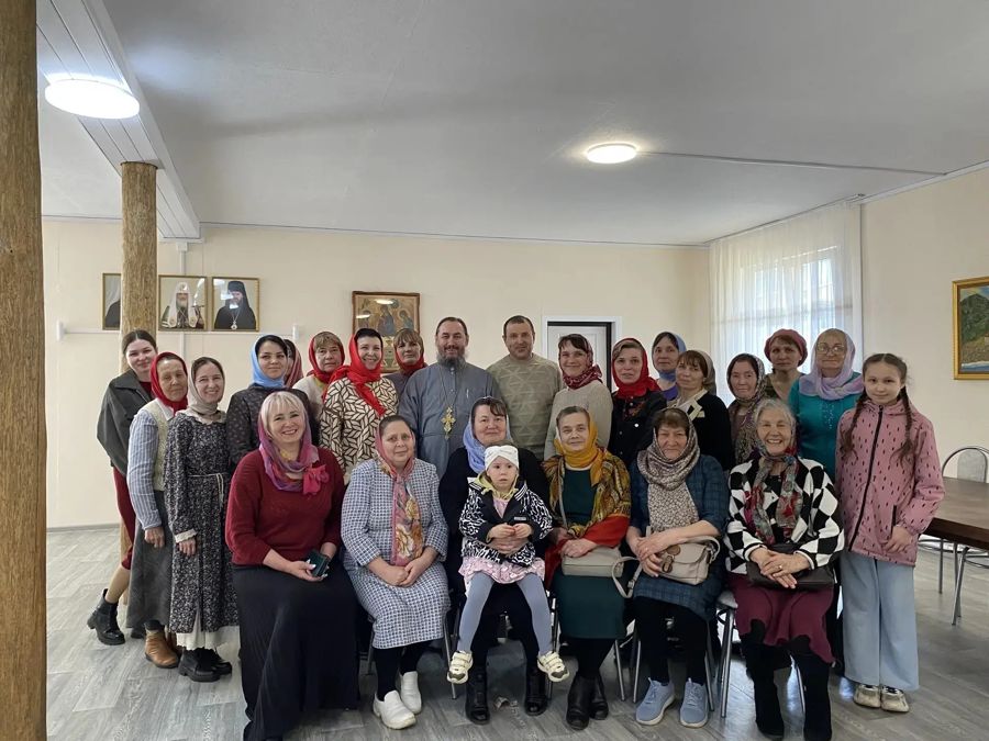 Пасхальная радость и молитва за воинов: встреча в канашском храме «Всех скорбящих Радость»
