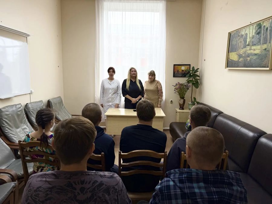 Сотрудники Комплексного центра провели тренинг по развитию навыков самоконтроля.