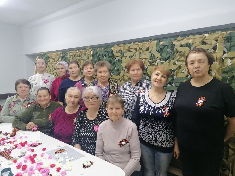 «Серебряные» волонтеры - участники мастер-класса «Георгиевская лента»