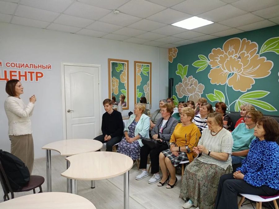 Финансовая грамотность — залог уверенности: встреча для старшего поколения в Порецком центре соцобслуживания