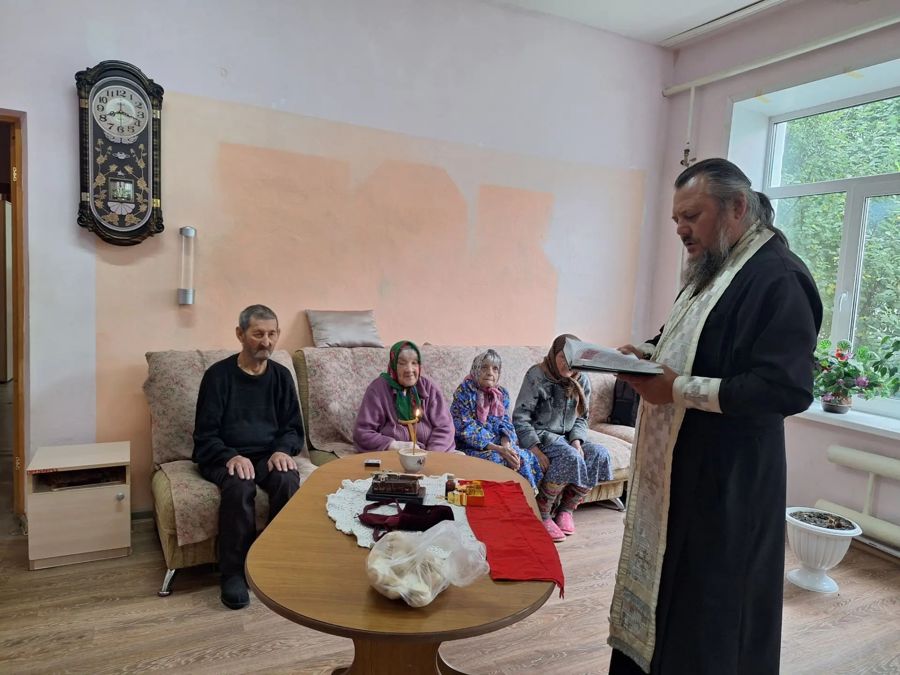 Успенский пост: Отец Константин посетил получателей социальных услуг д. Байгильдино