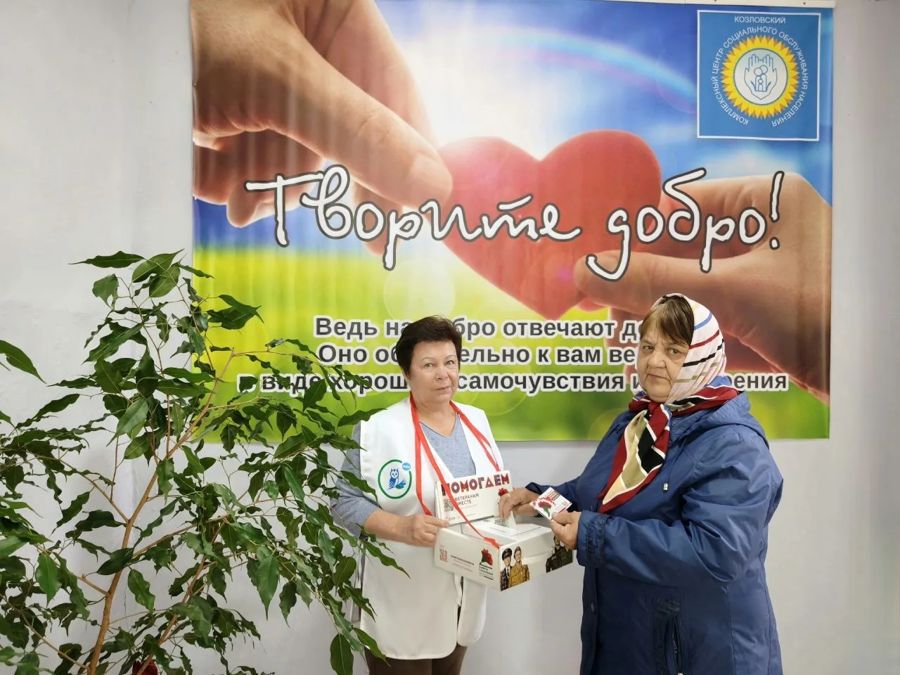 «Серебряные» волонтеры Козловского комплексного центра поддержали акцию «Красная гвоздика»