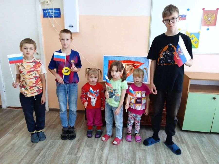 Патриотический час  Три цвета вплетены в едином стяге»